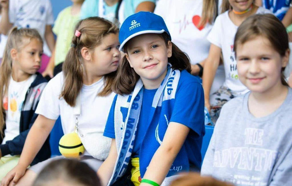 Юные спортсменки из «Волховских ДРОЗДов» поддержали «Зенит»