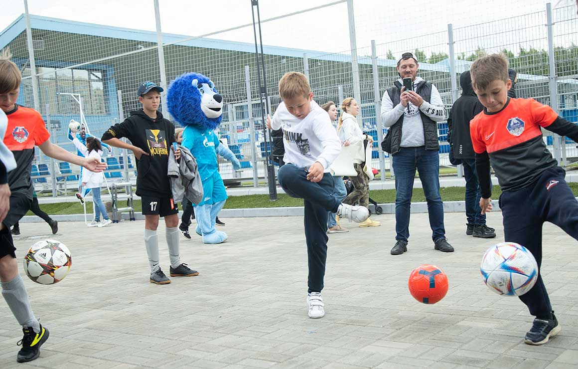 Участники Всероссийского детско-юношеского футбольного фестиваля посетили матч Суперлиги «Зенит» — Ростов»
