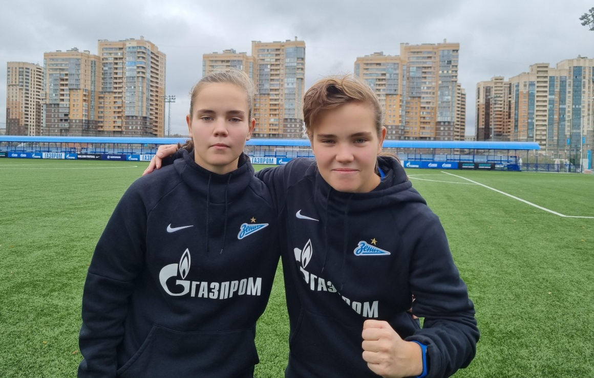 Виктория и Вероника Власовы ― сестры-футболистки из молодежной команды «Зенит»