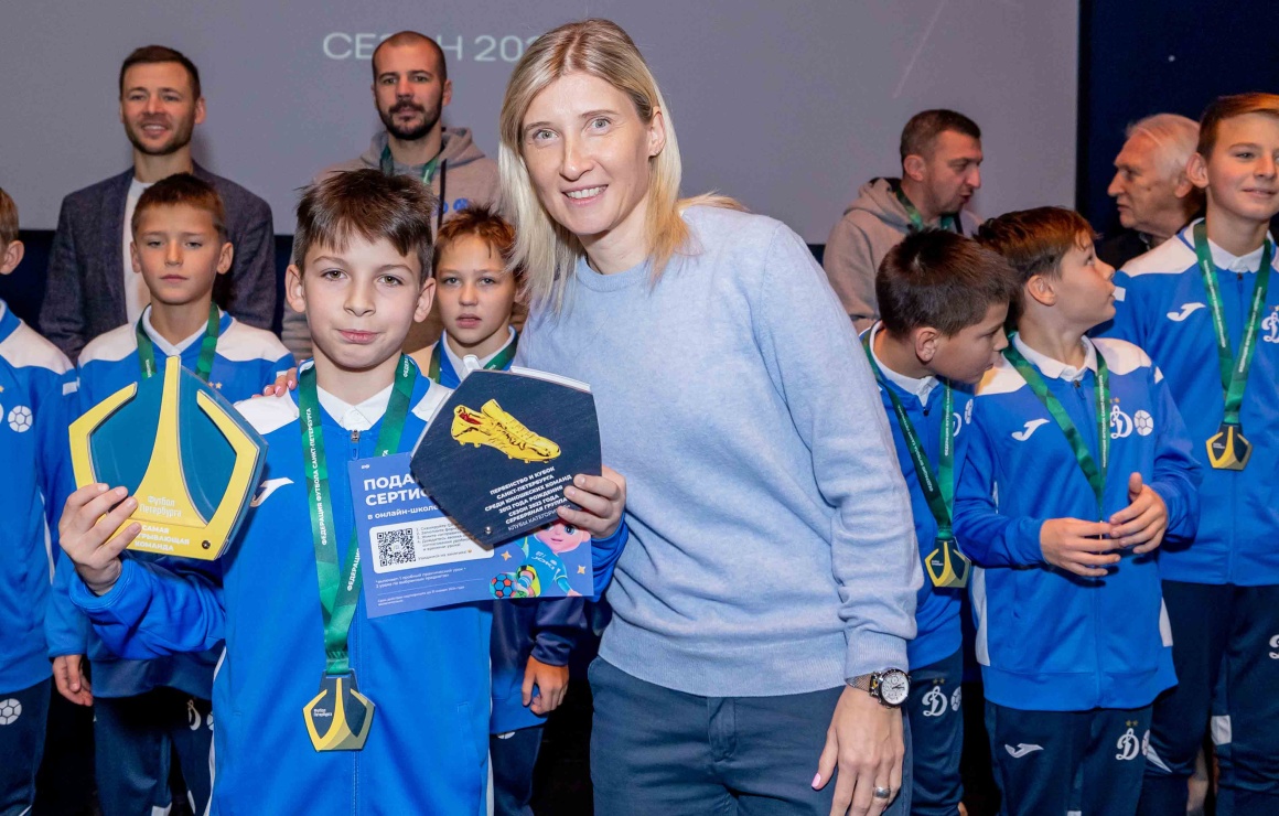 Сине-бело-голубые поздравили детские и юниорские команды из Петербурга 